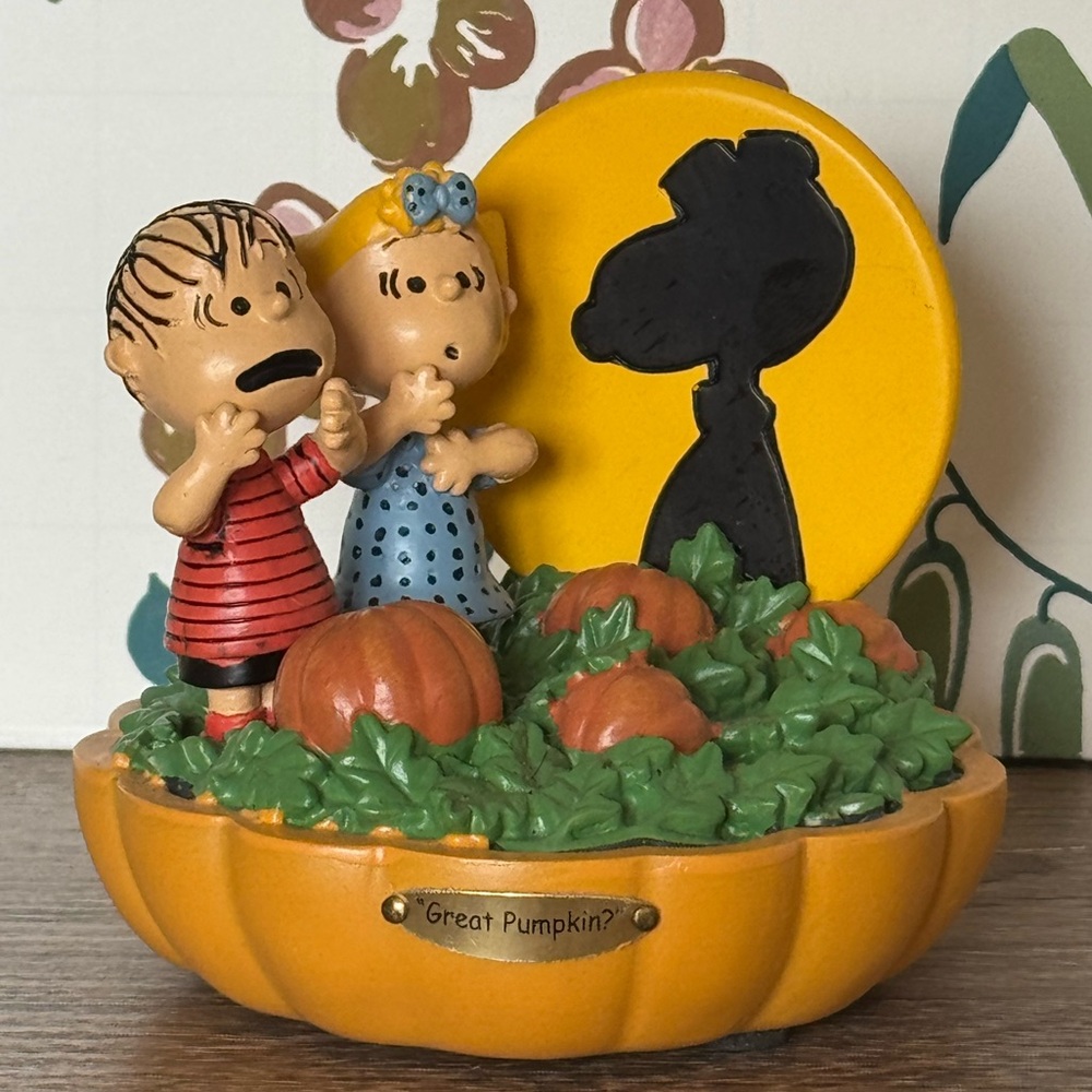 Hawthorne Village Peanuts “It’s the Great Pumpkin” figurine in “Great Pumpkin?”